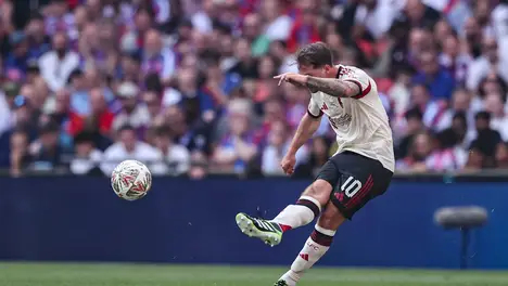 欧冠小组赛：皇马挑战晋级，曼城尤文稳占先机